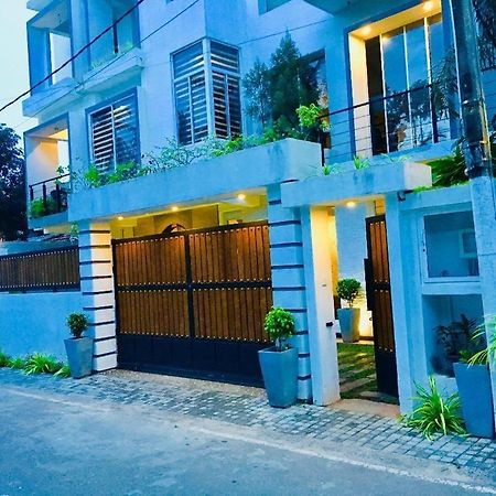 8 Plus Luxury Apartments Negombo Ngoại thất bức ảnh