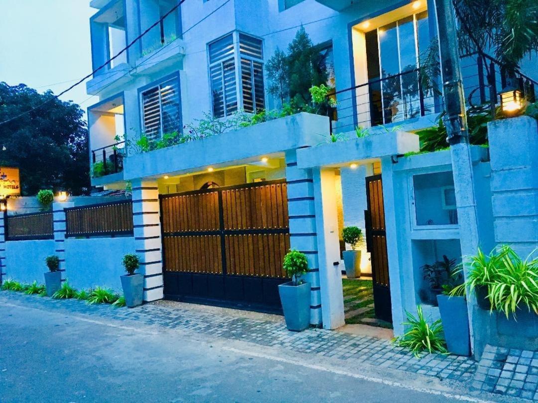 8 Plus Luxury Apartments Negombo Ngoại thất bức ảnh