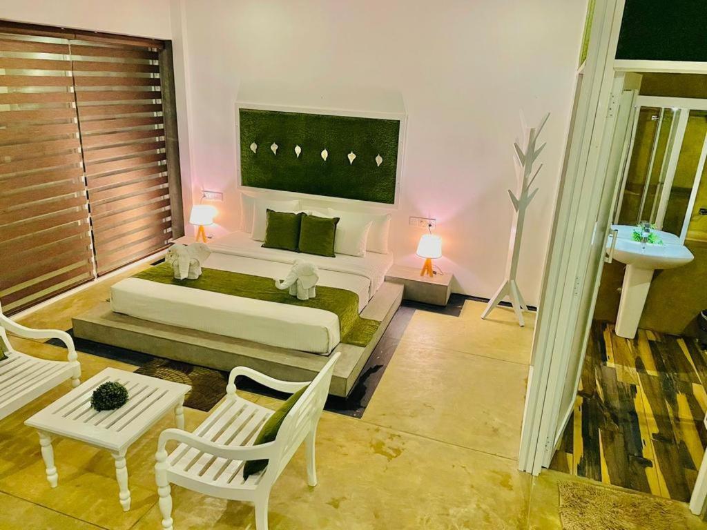 8 Plus Luxury Apartments Negombo Ngoại thất bức ảnh