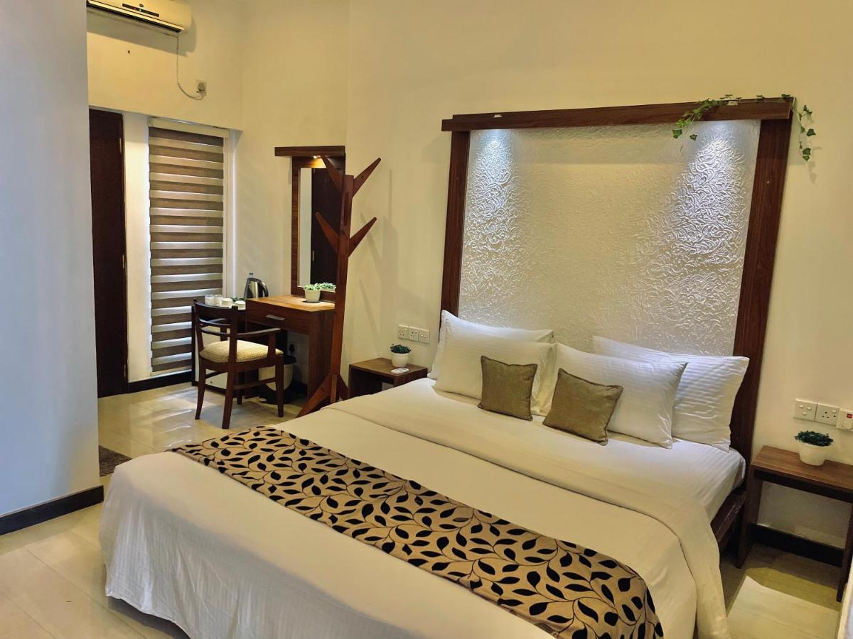 8 Plus Luxury Apartments Negombo Ngoại thất bức ảnh