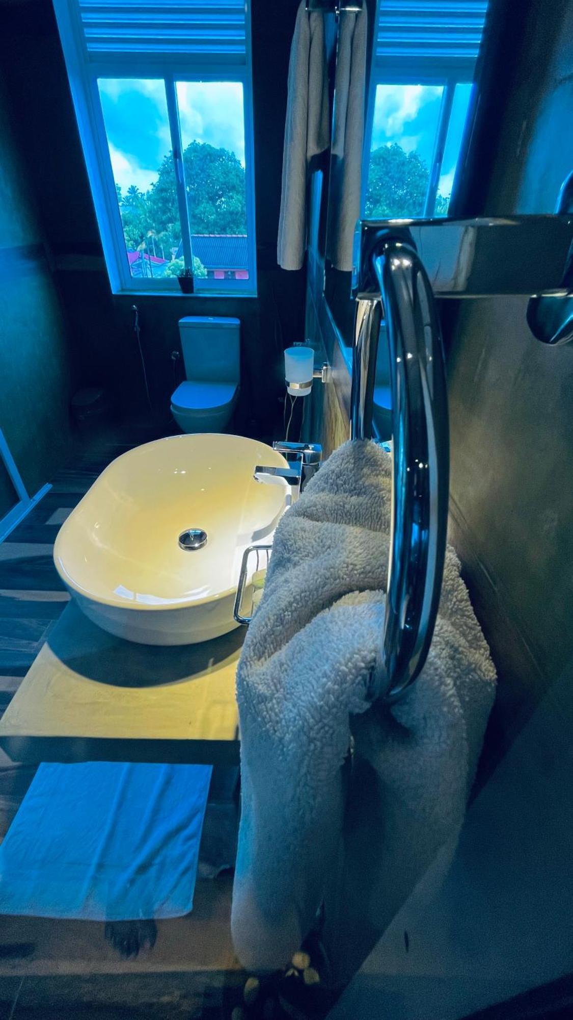 8 Plus Luxury Apartments Negombo Ngoại thất bức ảnh