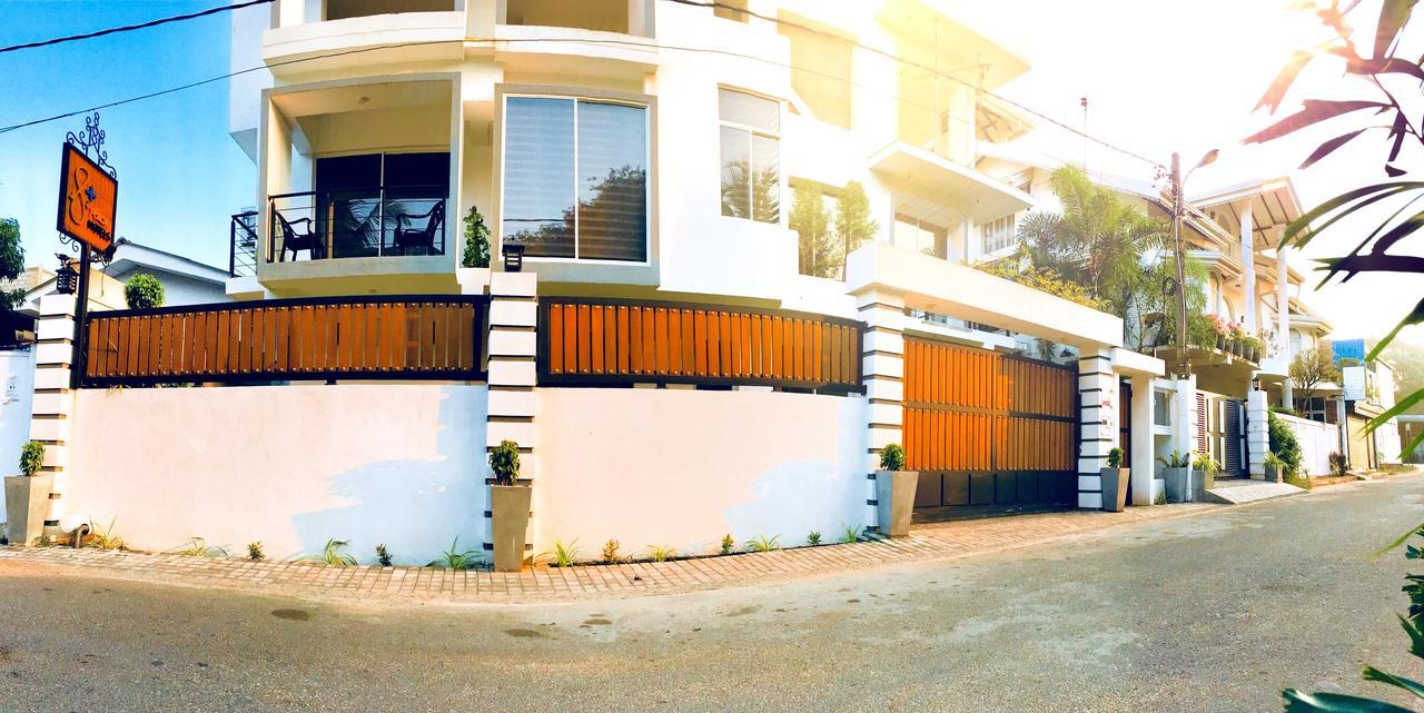 8 Plus Luxury Apartments Negombo Ngoại thất bức ảnh